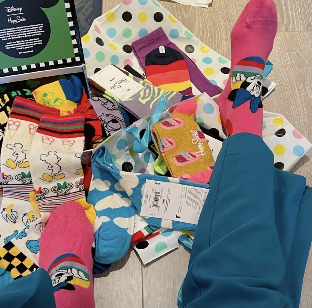 LES CHAUSSETTES ONT-ELLES ÉTÉ SOUS-ESTIMÉES DANS LE MONDE DE LA MODE - DEUXIÈME PARTIE